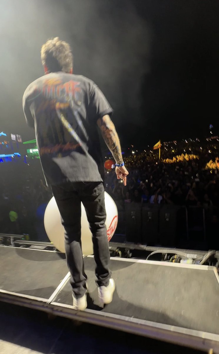 ddesired_effect's tweet photo. simple plan my beloveds https://t.co/oRmFyC9jGr