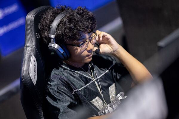 CentelFortnite's tweet photo. REPORT: VicterV's room in the DIG house is the same room Sphinx masturbated in, and the same room that AsianJeff had been smearing poop on the walls. https://t.co/VdVxEV3a8H