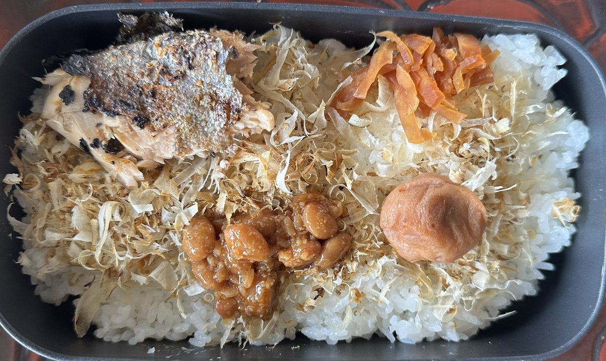 pheebin's tweet photo. #映えない弁当 https://t.co/fdJcYnrqnO