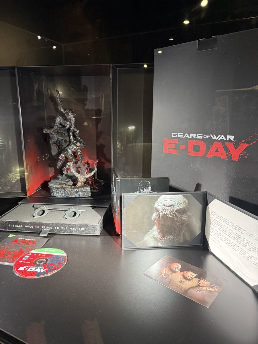 BlueThunderReal's tweet photo. First look at the Gears of War E-Day collector’s edition! https://t.co/zFDWNmkEHK