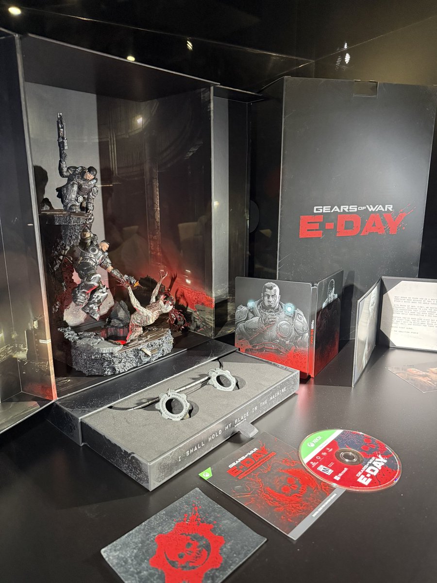 BlueThunderReal's tweet photo. First look at the Gears of War E-Day collector’s edition! https://t.co/zFDWNmkEHK