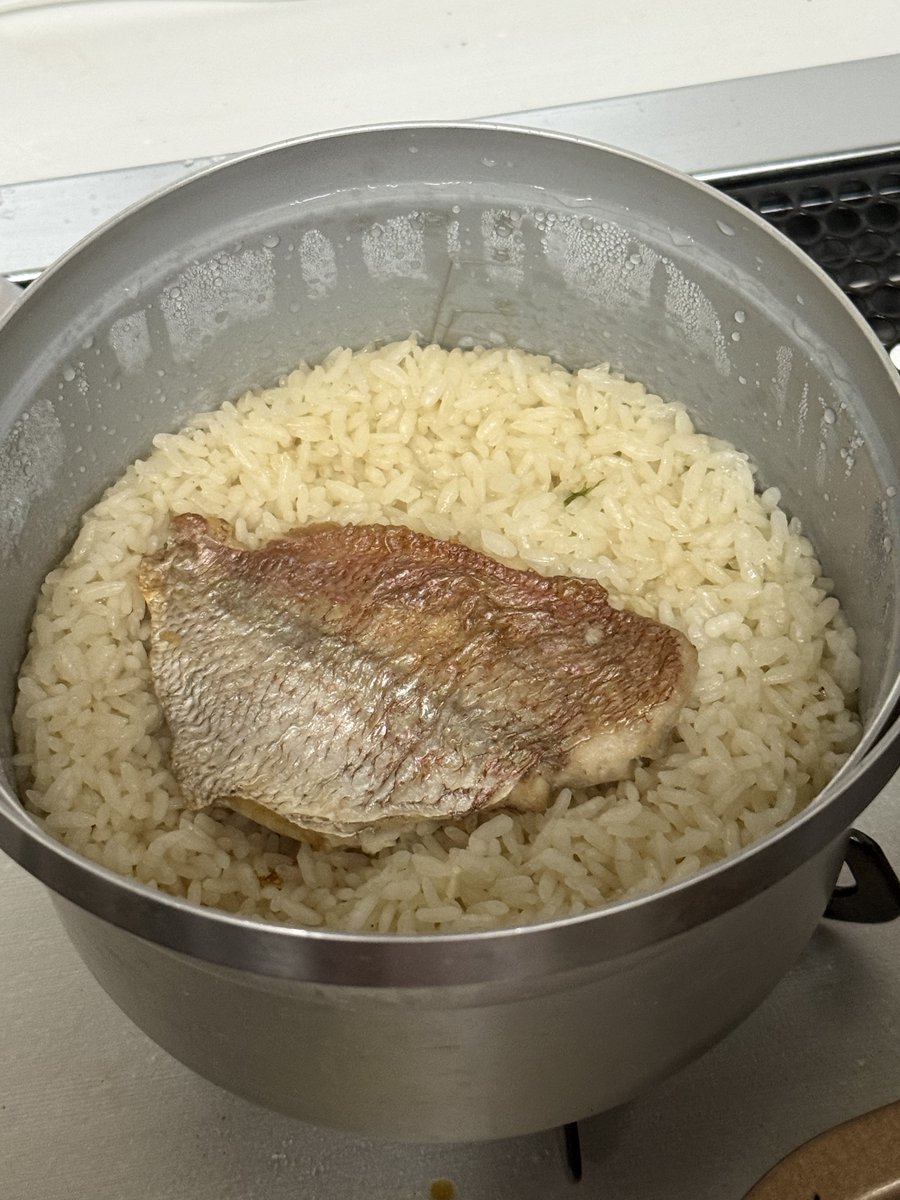 KitanoUgui's tweet photo. 鯛めし https://t.co/eapp1OrVji