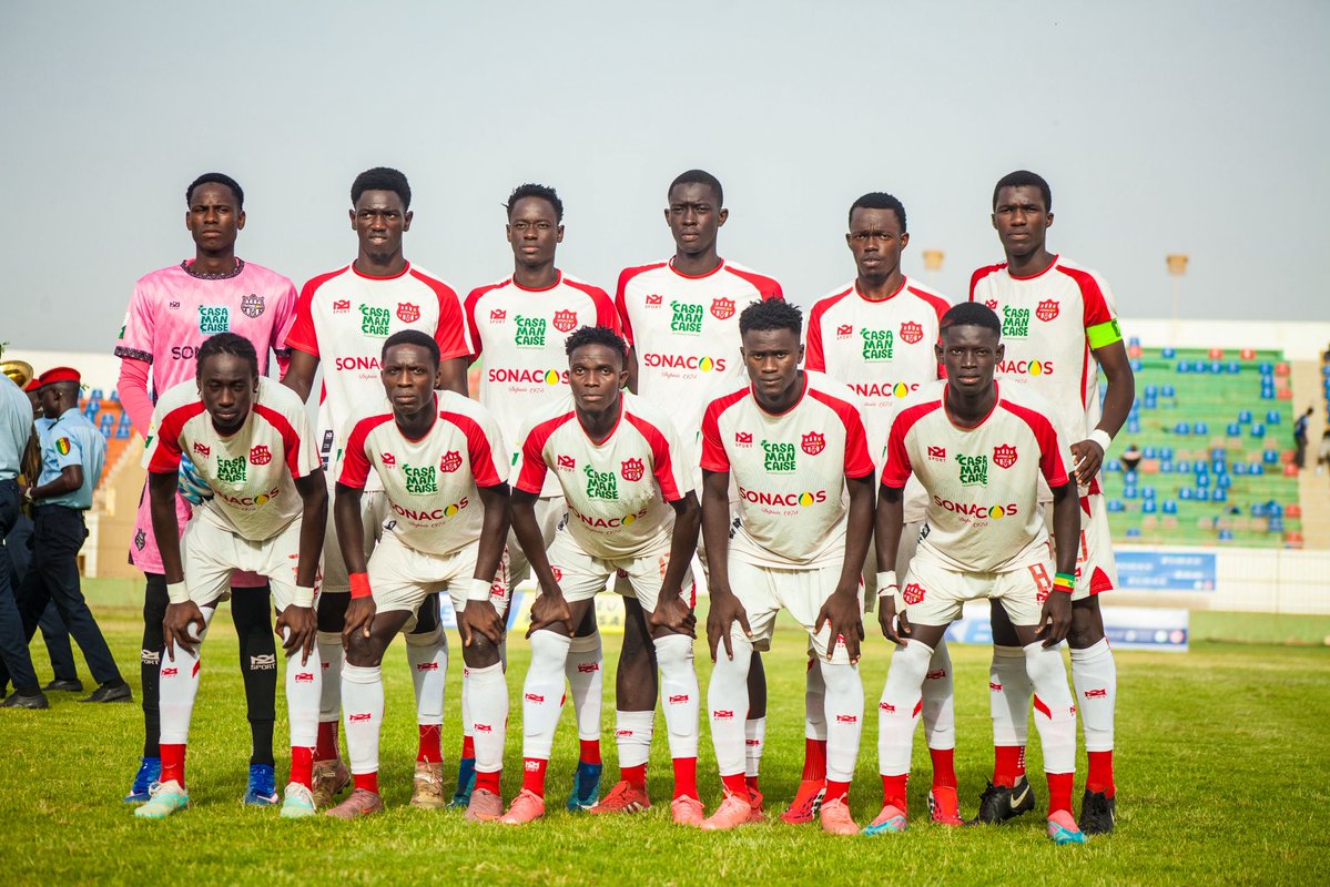 ViewsXarala's tweet photo. Final Coupe de la ligue @LSFP_sn 
@diambars_fc vs @SonacosDiourbel 
CP : @ViewsXarala 
#FootLocalsn #footlocal #match #football #senegal https://t.co/77Kg4AO0ab