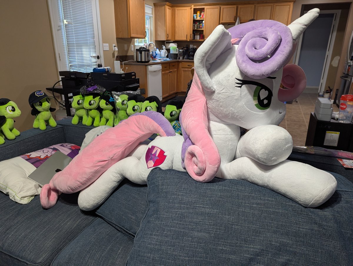 AdventureFilly's tweet photo. @IzzyMoonbow476 IT'S SWEETIE BELLE :D https://t.co/dhjQDA0FCn