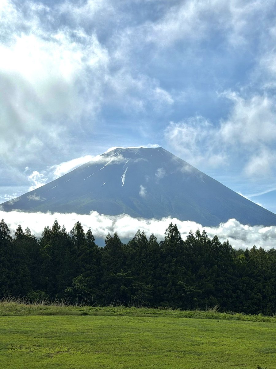 kakutani_imo's tweet photo. おはようございます(｡ρω-｡)
６/８(月)１６℃🌤️️

今朝は雨上がりの朝霧高原🗻✨️

梅雨入りしたらしいですが比較的
雨予報の日は少ないですね🤔

本日もよろしくお願いします！
 #企業公式が毎朝地元の天気を言い合う https://t.co/oPMOnlydWJ