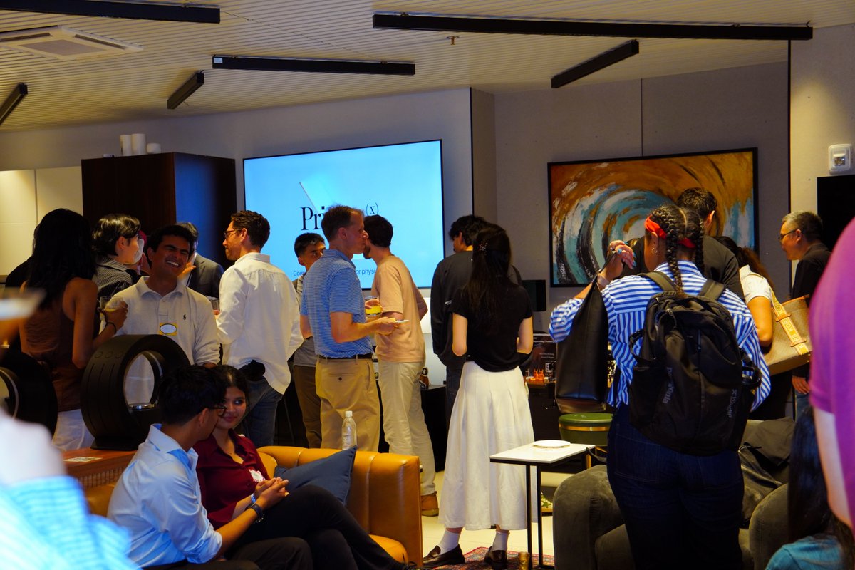 PrismaXai's tweet photo. This week we hosted Robots &amp; Rollups during @a16z #NYTechWeek 🍸🤖

The room was packed with robotics, AI, and crypto founders, researchers, investors, and builders. Exactly the cross-section we set out to bring together. https://t.co/JFmrG653u4