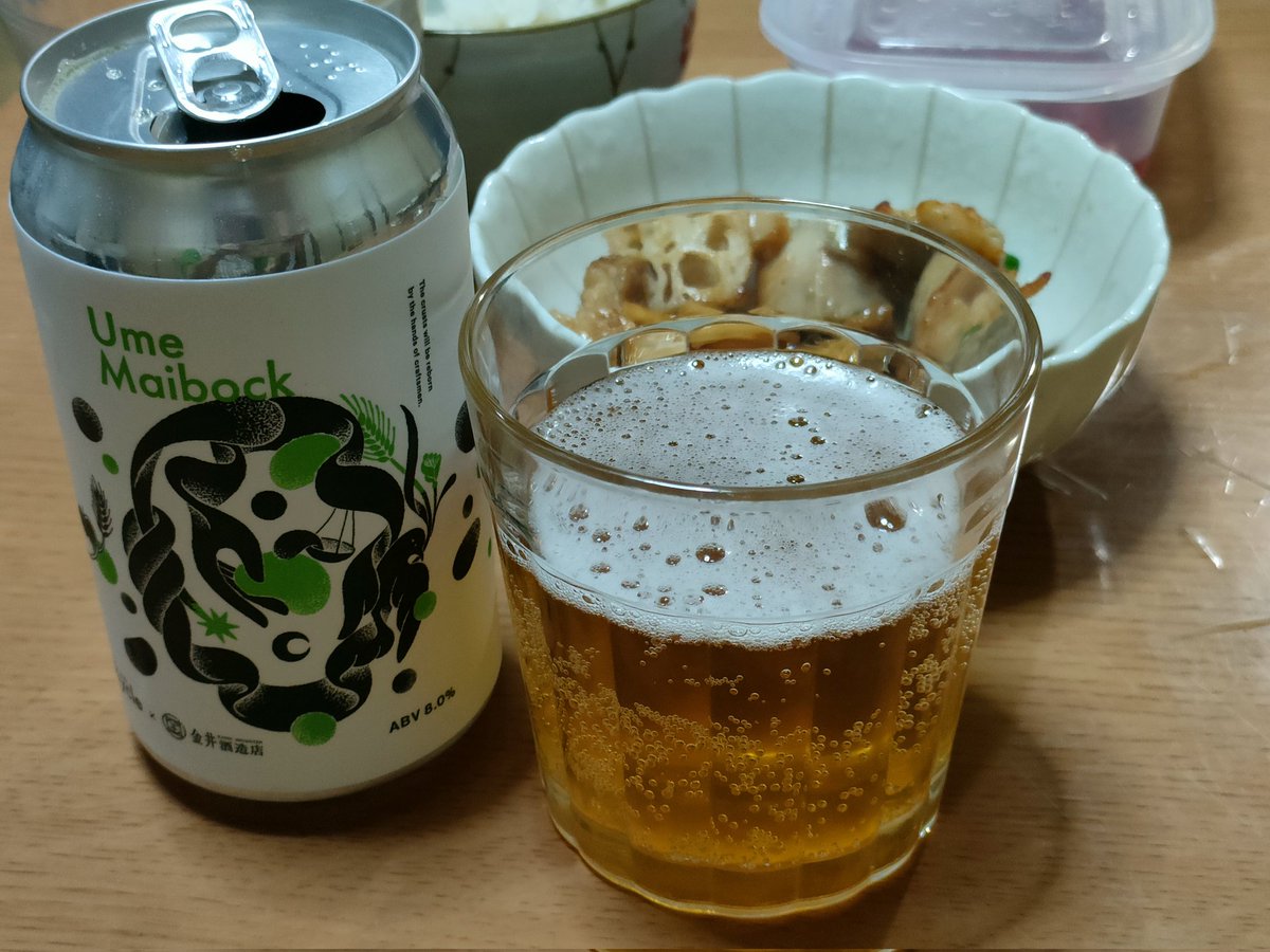 y_24no's tweet photo. 炭酸飲料はあまり得意ではないんだけど、大学院同期の影響でクラフトビールは個性があって面白いと気になり始めてる。

パンの耳を利用したビールの梅バージョン。
梅シロップ好きには嬉しい味わいでした。 https://t.co/6pYbL3zgCE