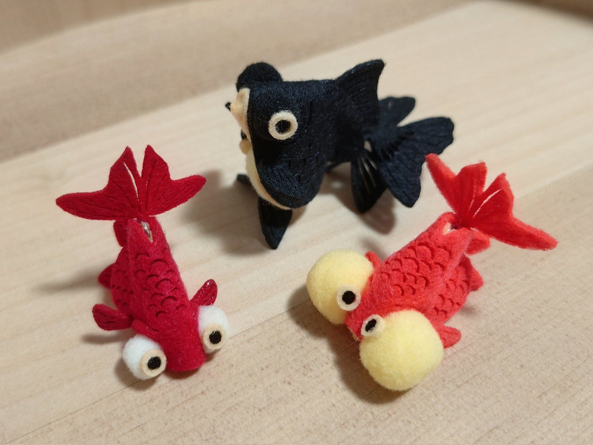joys05041's tweet photo. きんぎょちゃんクラフト、“頂天眼”“水泡眼”試作Sサイズアップです。
まだまだブラッシュアップしますが、球体パーツが多いからイヤリングにしたらけっこういいかも。
#金魚 #頂天眼 #水泡眼 https://t.co/wSrv76ZYPi