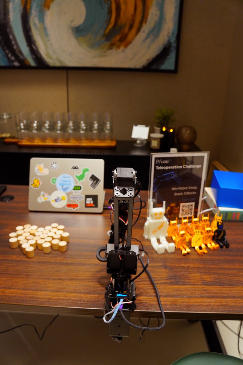 PrismaXai's tweet photo. This week we hosted Robots &amp; Rollups during @a16z #NYTechWeek 🍸🤖

The room was packed with robotics, AI, and crypto founders, researchers, investors, and builders. Exactly the cross-section we set out to bring together. https://t.co/JFmrG653u4