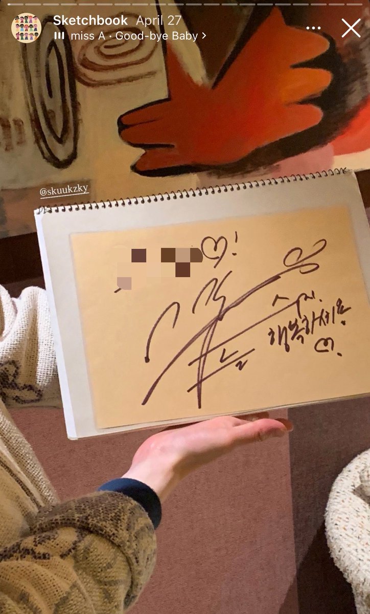 dualship's tweet photo. 2026: 수지 싸인 at izakaya bar. 

Others include: Jennie and nana https://t.co/wsNOJWNh3b