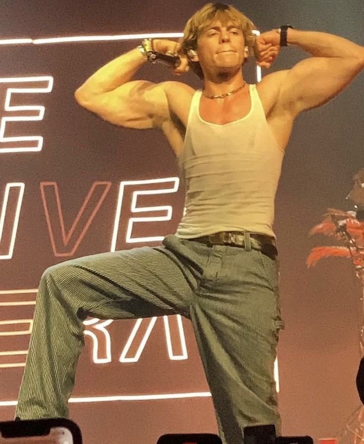 CelebG00nerr's tweet photo. Ross Lynch is just walking porn
And he knows it

God those pits too https://t.co/bzWewp0U9v