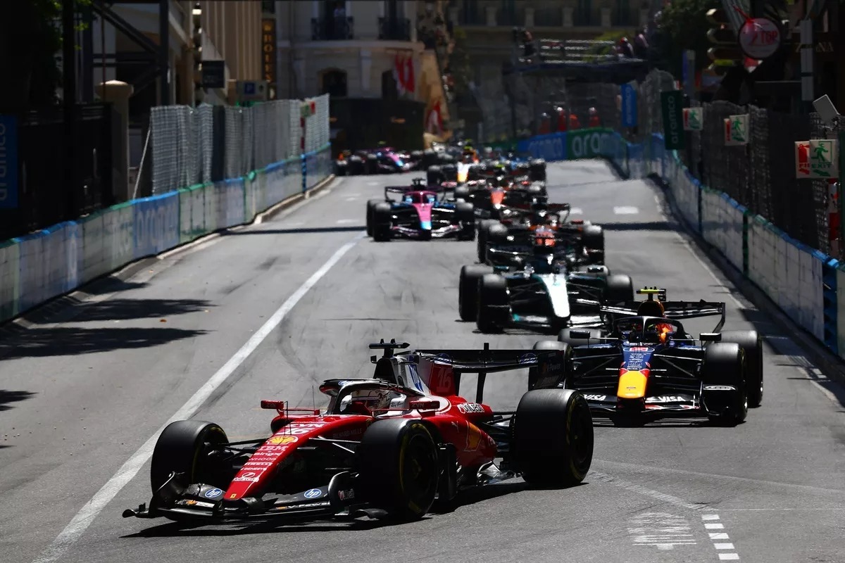 RGINTERNETPRESS's tweet photo. 🏁 Antonelli conquista Mónaco con Grand Chelem histórico 🏁
El italiano de 19 años firma su quinta victoria consecutiva desde la pole position hasta la bandera de cuadros, mientras el caos elimina a Verstappen, Norris y Leclerc
Artículo Completo: https://t.co/idr9fnxxjG https://t.co/D2mbzNEfvH