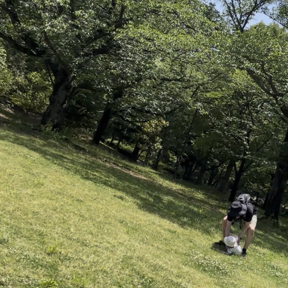 kinoco214's tweet photo. 色々思いが熱いし語らいたいけど、

ひとまずは、旦那氏仕事にもかかわらず、ワンオペ育児をありがとう🥹
娘(チビきのこ🍄)パパとたくさん遊べたかい？？
私は家族であるふたりがいて、自由があって生かされててて励みになってて大好きなSHAKALABBITSを応援できてます。

今週は結婚記念日！嫁頑張る！ https://t.co/qDR1pS7rH5