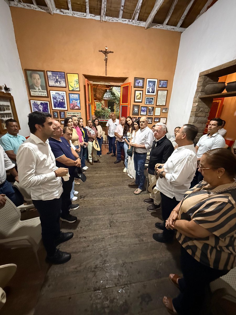 AlvaroUribeVel's tweet photo. Salgar, Ant. Hoy, en este doloroso aniversario, acompañamos a María Claudia en el Rosario. Que Miguel ayude a Colombia y a nosotros también. https://t.co/PGqQ94G82z