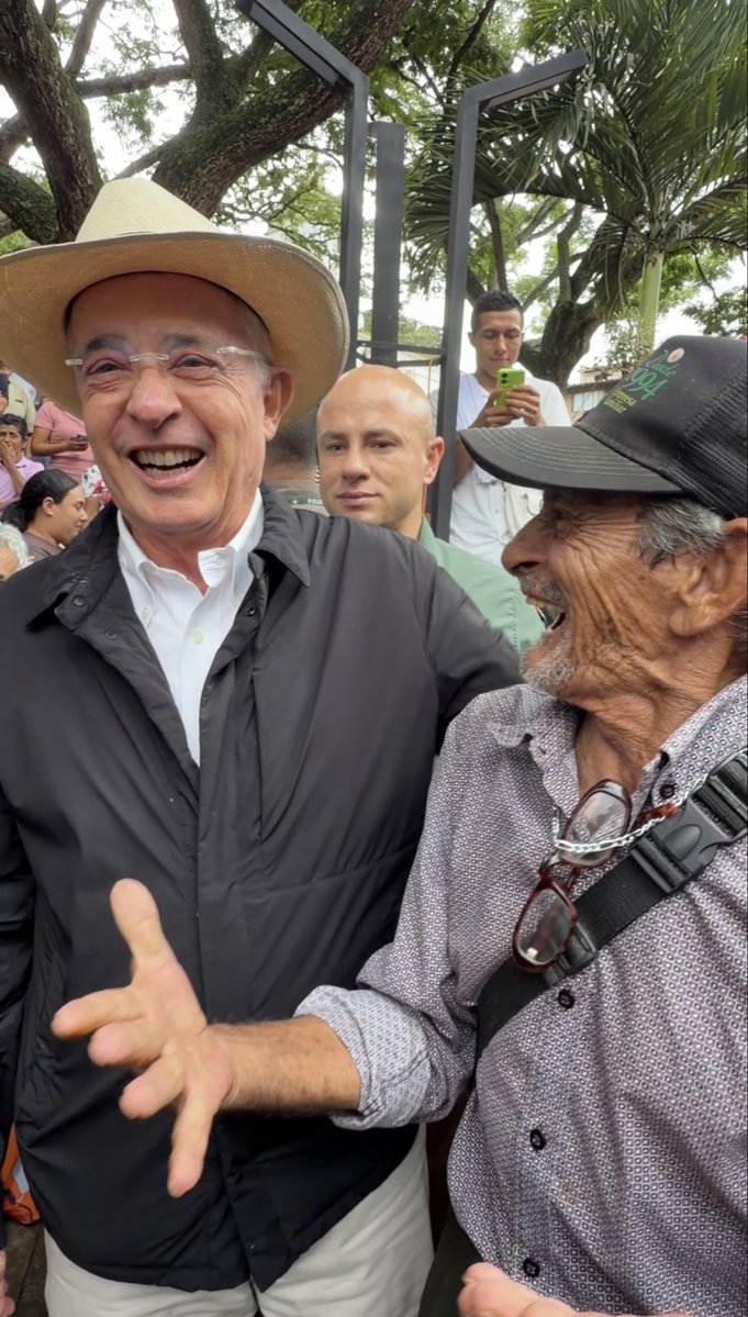 AlvaroUribeVel's tweet photo. Salgar, Ant. Hoy, en este doloroso aniversario, acompañamos a María Claudia en el Rosario. Que Miguel ayude a Colombia y a nosotros también. https://t.co/PGqQ94G82z