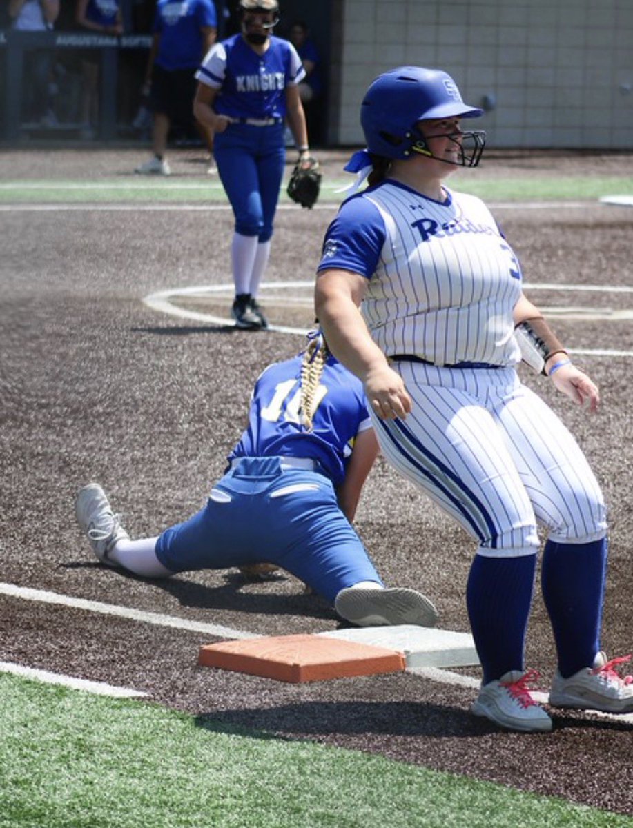 karleebathke's tweet photo. When you gotta make the play! @AshlynEnglehorn  @BHSUSB @MMULancersSB @Zoeybathke_10 https://t.co/BedvMSXKwj