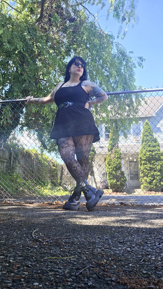 KayToTheDash's tweet photo. Hi so this was my outfit today and I loved it so much 🖤✨️ https://t.co/oEAKaELavq