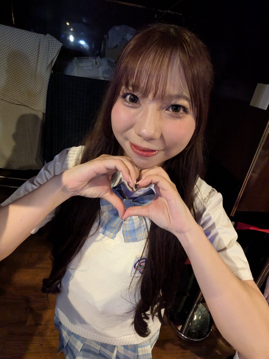 dan_cha_n's tweet photo. 昨日の #りさち ✨
初見の女のコに
「グループで一番アイドルしてました」
って言われてめっちゃ喜んでた👍
歌は、今回、喉の調子が良くなかったみたいやけど、次回頑張ろ🦾
しかし、25分枠6曲は、りさちも訳わからんようになるぐらい疲れたね😅
#GGIP
#りさっこだいありー
#りさっこふれんず https://t.co/vXc2dItQ5f
