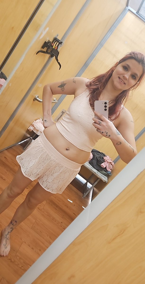 djcountrygurl88's tweet photo. You only get to do today once; remember to cherish it #oldpictures #walmartfind #hatersgonnahate #keepdoingme #model https://t.co/SoqVRBoTWT