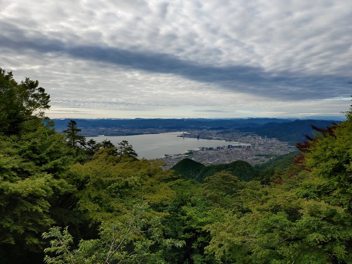 Sakamoto_Cable's tweet photo. おはようございます。両駅共に今日の朝は、晴れています。延暦寺駅展望台から、琵琶湖が綺麗に見えています。本日も平常通り運行しております。 https://t.co/9JLr153PXO