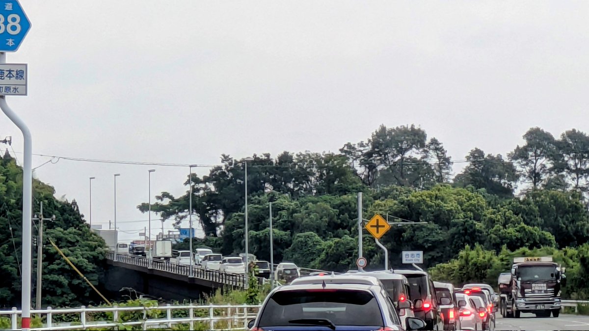 mashikipudding's tweet photo. この時間は避けたかったけど
どこまでも続く大渋滞😅 https://t.co/WlhKPyc8hp