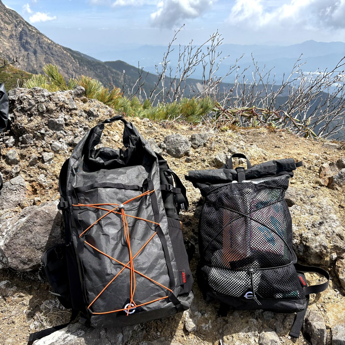 wolfhouse_shop's tweet photo. 左:28L 354g ,  右:18L 356g

どちらも超軽量なUrbanスタイルなHikeザック。タウンから山まであらゆるシーンで活躍❗️
芯がないので、小さくまるめてアタックザックやトラベルザックとしても👍

https://t.co/HfEu3gtfbp

#ウルフハウス #ジャックウルフスキン #アウトドア #キャンプ #登山 #犬 #狼 https://t.co/9sw8H1YpQU