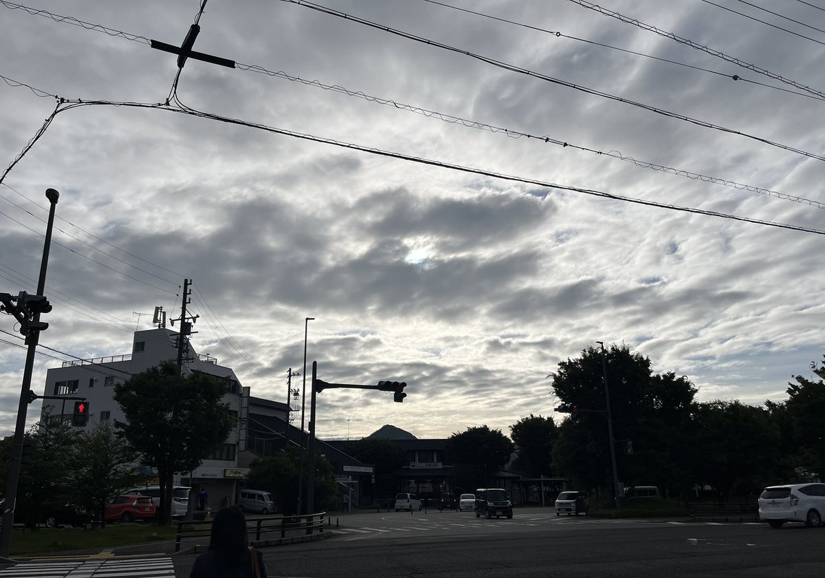 t_mon2's tweet photo. おはようございます
今朝はまるでモノクロでした☁️ https://t.co/0uWgfF4f9N