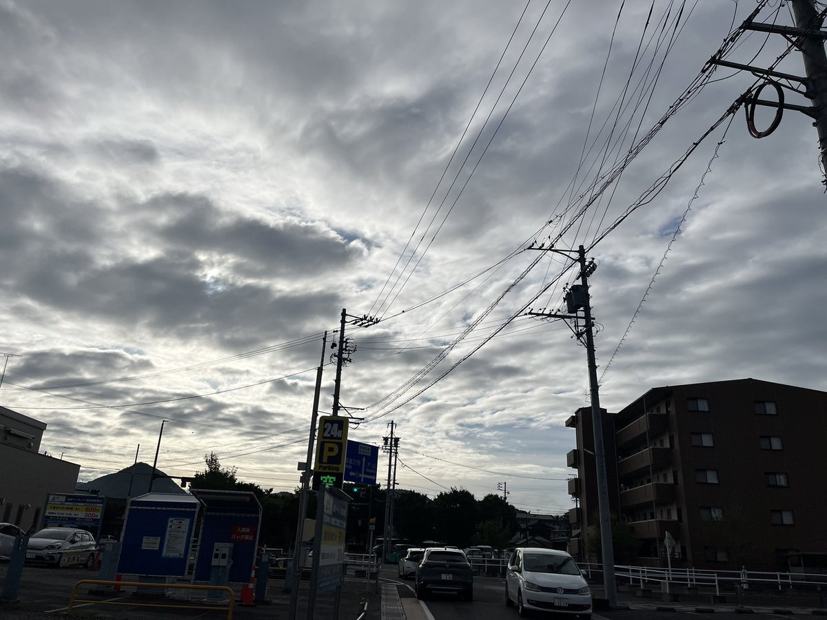 t_mon2's tweet photo. おはようございます
今朝はまるでモノクロでした☁️ https://t.co/0uWgfF4f9N