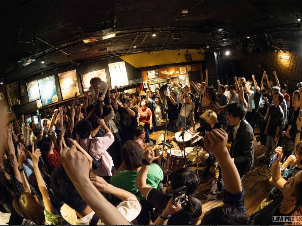 limpress_jp's tweet photo. 【REPORT】Dr.ゾニー復帰後ワンマンツアー『WASTELAND 2026』4本目の5/30(土)名古屋・得三のライブレポートが公開されました🔥

▼『再び揃った3人、その真骨頂』記事はこちら
https://t.co/byJwr4IPRO

@osamakyoudai #キングブラザーズ #KingBrothers #limpress https://t.co/QHUrQESmfN