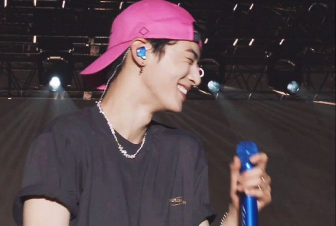chadamiwoo's tweet photo. Say this all the time but I love loving Eunwoo so much🥹 https://t.co/N1tskIU180