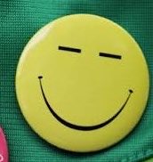 Powerpcisforme's tweet photo. @XatuNocturnal wow this “remake” will be UNPLAYABLE 
i like the old smile more how dare they change it #atlusbankruptcysoon #persona4reviled #bringbackoldsmile https://t.co/PuNOJuDZJ3