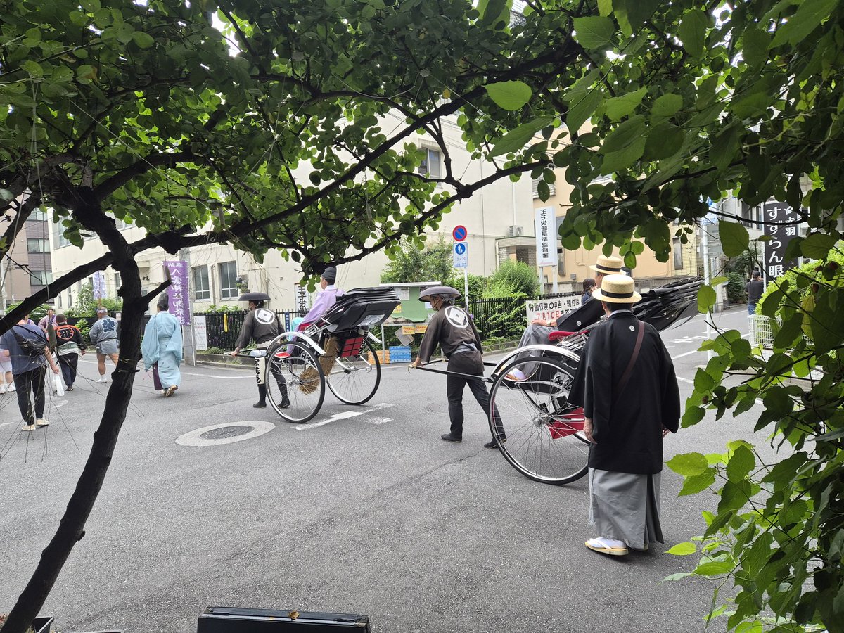 eryscafe's tweet photo. 6月9日(月)⁡
⁡本日は定休日です🍀また明日心よりお待ちしております☆⁡
⁡⁡
⁡昨日は地元の八雲神社のお祭りでした🏮👘🏮⁡
格式高い感じで見事なお祭りです♪⁡⁡
⁡毎回良いものみせて頂いと手を合わせたくなる感じ✨⁡⁡
⁡人力車の方達も快く📸に笑顔をありがとうございました🙏
⁡⁡ https://t.co/zZVeeDVMAs