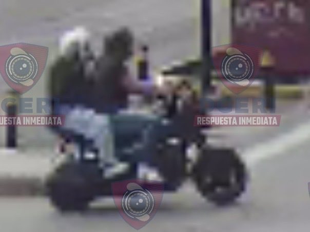 RespuestaInmedi's tweet photo. 🚨🔴 Nueva balacera en inmediaciones del Mercado Morelos.

Una mujer perdió la vida y dos personas más resultaron heridas tras un ataque armado registrado en la 18 Norte y 30 Oriente, en el Barrio de Xonaca.

Los agresores habrían escapado en motocicleta. La zona permanece acordonada.

#Puebla #ÚltimaHora