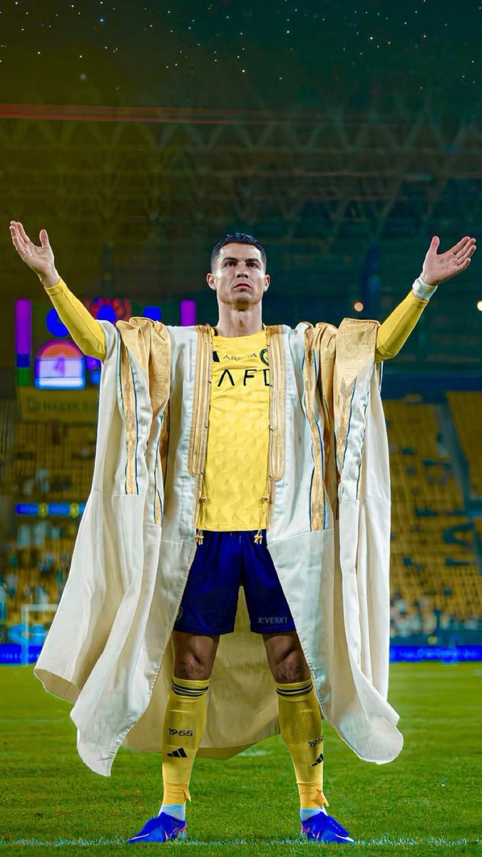 emmanuelfloop's tweet photo. @itskbinnit Funny thing is,  Superman ain't real but Ronaldo is https://t.co/b7aR1rtn42