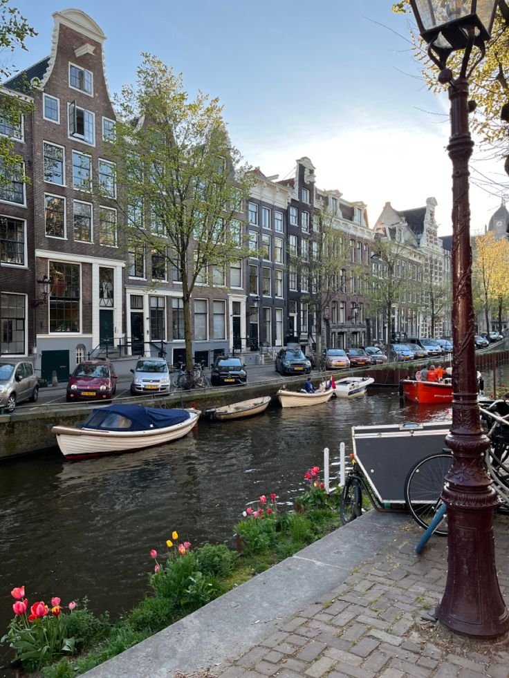 echoesofworld's tweet photo. Amsterdam https://t.co/89PPwlUHEP