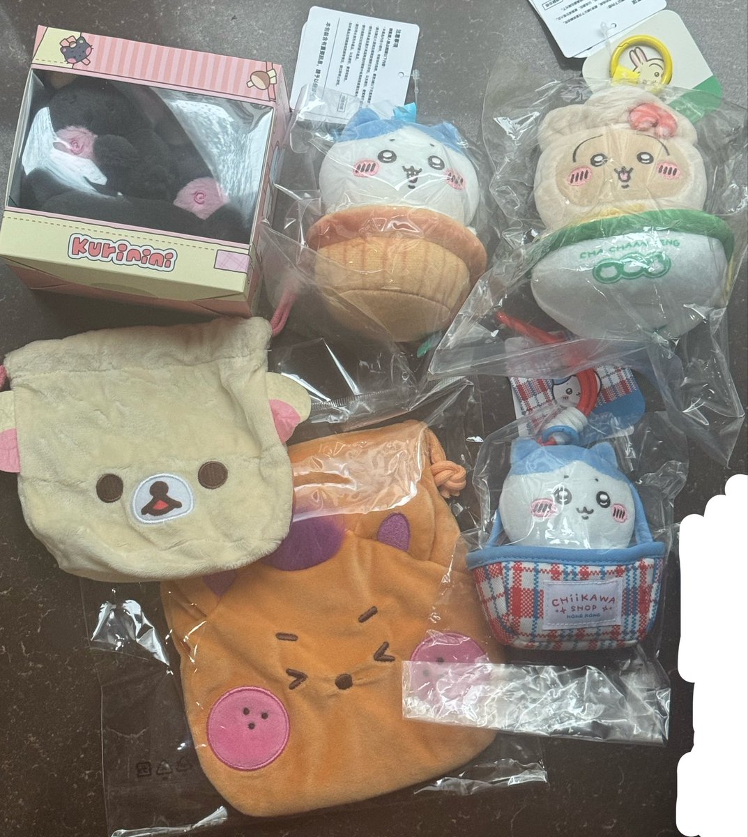 kuwonmi's tweet photo. hk haul 2.0 (went to the chiikawa + wishnini pop ups) https://t.co/0DhvES2Sj4