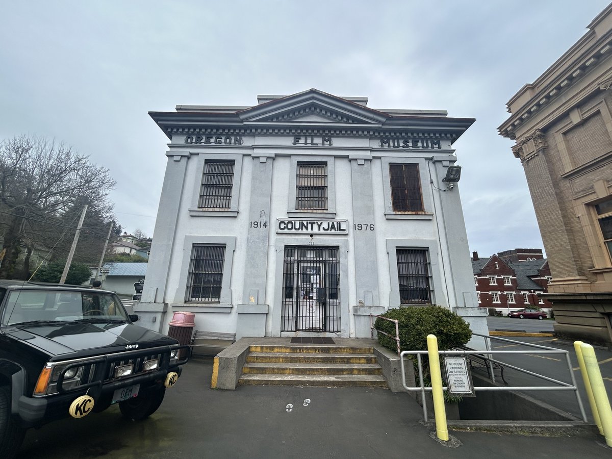 VinnieRicasio's tweet photo. With Goonies being released 41 years ago today, here are some pics of visiting back in March the Goonies house and other places where it was filmed in Astoria, OR. #Goonies #Astoria #Oregon https://t.co/tj0aeoqfeS