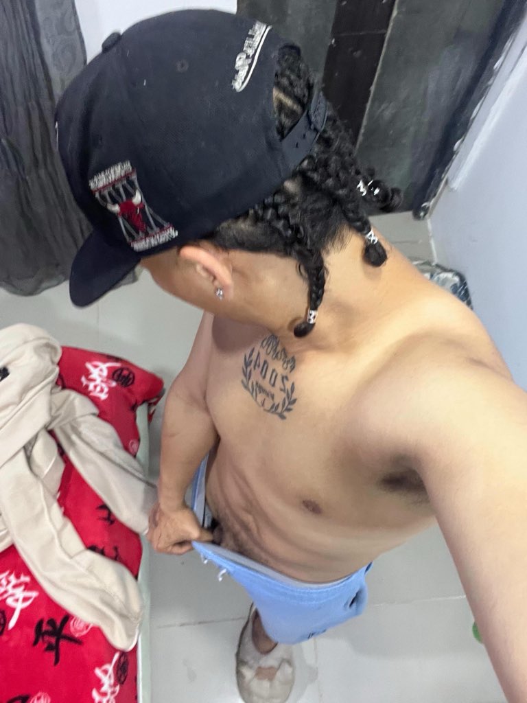 MasterDaiver26's tweet photo. hey 

🤴

#findom #ATM #alpha #slave #cahsalpha https://t.co/0MFjEOq5tp