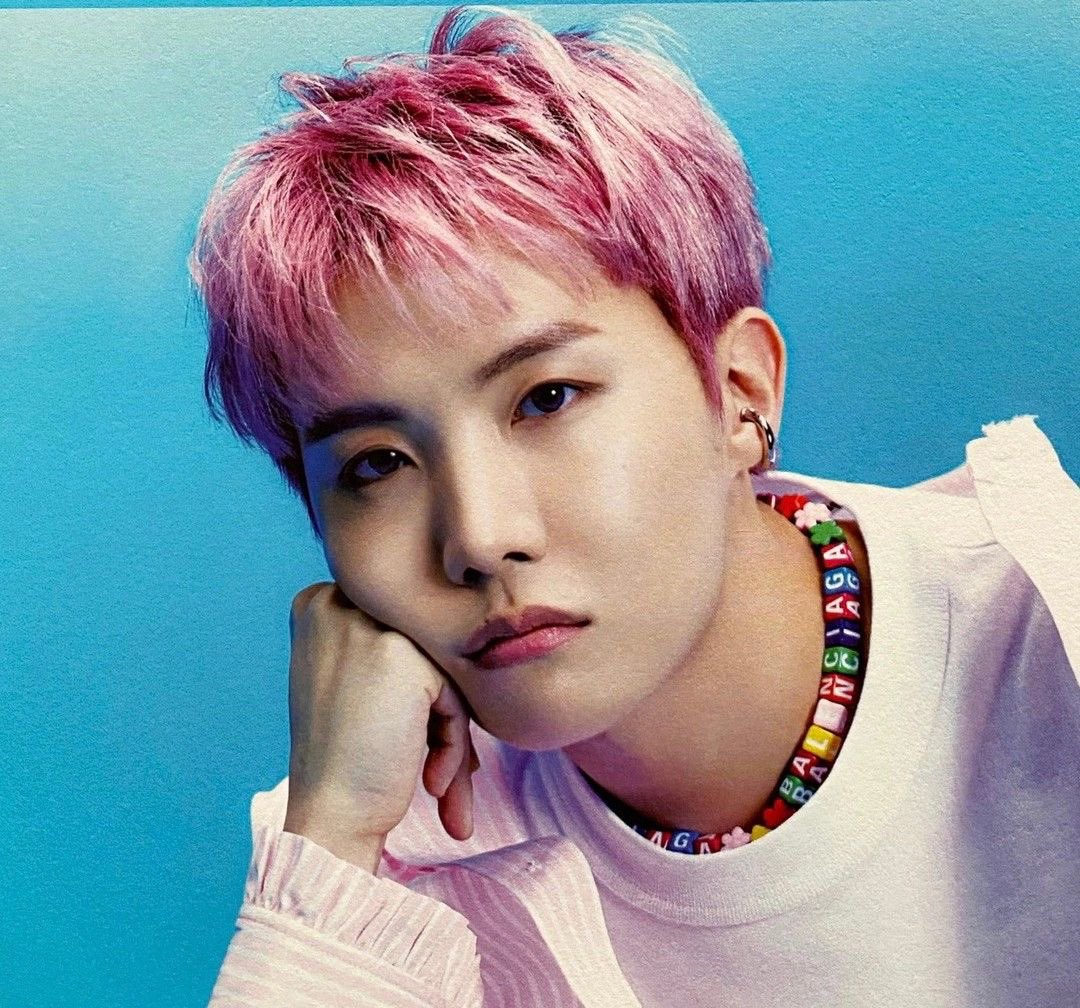 squirrelvv's tweet photo. @sevynliv this pink hobi 🥹🥹 https://t.co/AT09sYJTkZ