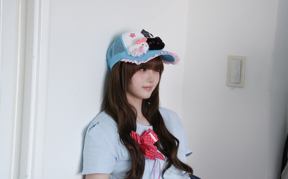 DEVILISH_G1RL's tweet photo. [ 🎀 ]  Karin nos bastidores do photoshoot de LOVE&amp;POP pt1 https://t.co/4IOi4qOOeS