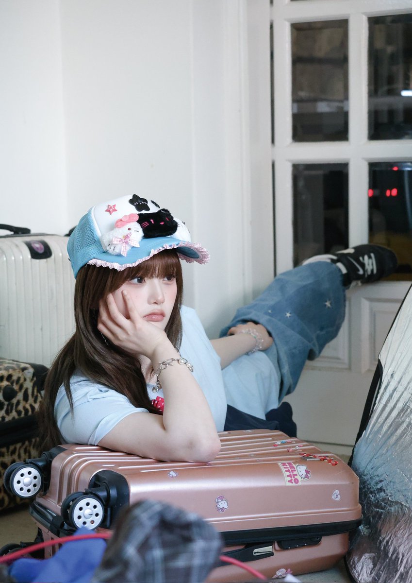 DEVILISH_G1RL's tweet photo. [ 🎀 ]  Karin nos bastidores do photoshoot de LOVE&amp;POP pt1 https://t.co/4IOi4qOOeS