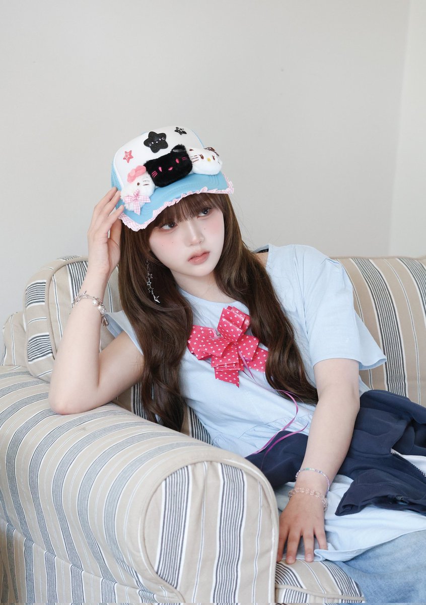 DEVILISH_G1RL's tweet photo. [ 🎀 ]  Karin nos bastidores do photoshoot de LOVE&amp;POP pt1 https://t.co/4IOi4qOOeS