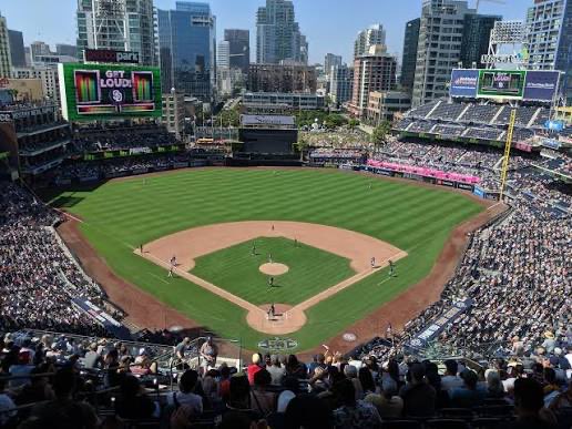 DJWillMartin's tweet photo. Unfortunately the Brits are right about American football stadiums. Where America truly excels is ball parks, which blow most European stadiums out of the water https://t.co/UlETY872Vd