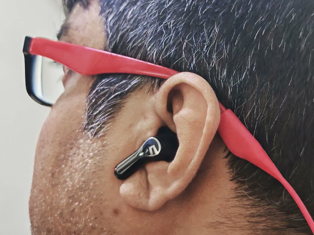 ReviewerCritic's tweet photo. SoundPEATS Air6 HS Review UAE 🎧
Bluetooth 6.0 ✔️
LDAC & Hi-Res Audio ✔️
13mm Drivers ✔️
45 Hours Battery ✔️
AED 125 ✔️
My detailed hands-on review is now live on https://t.co/uT4uGHvIRk.
#SoundPEATS #Air6HS #HiResAudio #TechReview
https://t.co/vcX5tA0nIq https://t.co/pE6Wbo2268