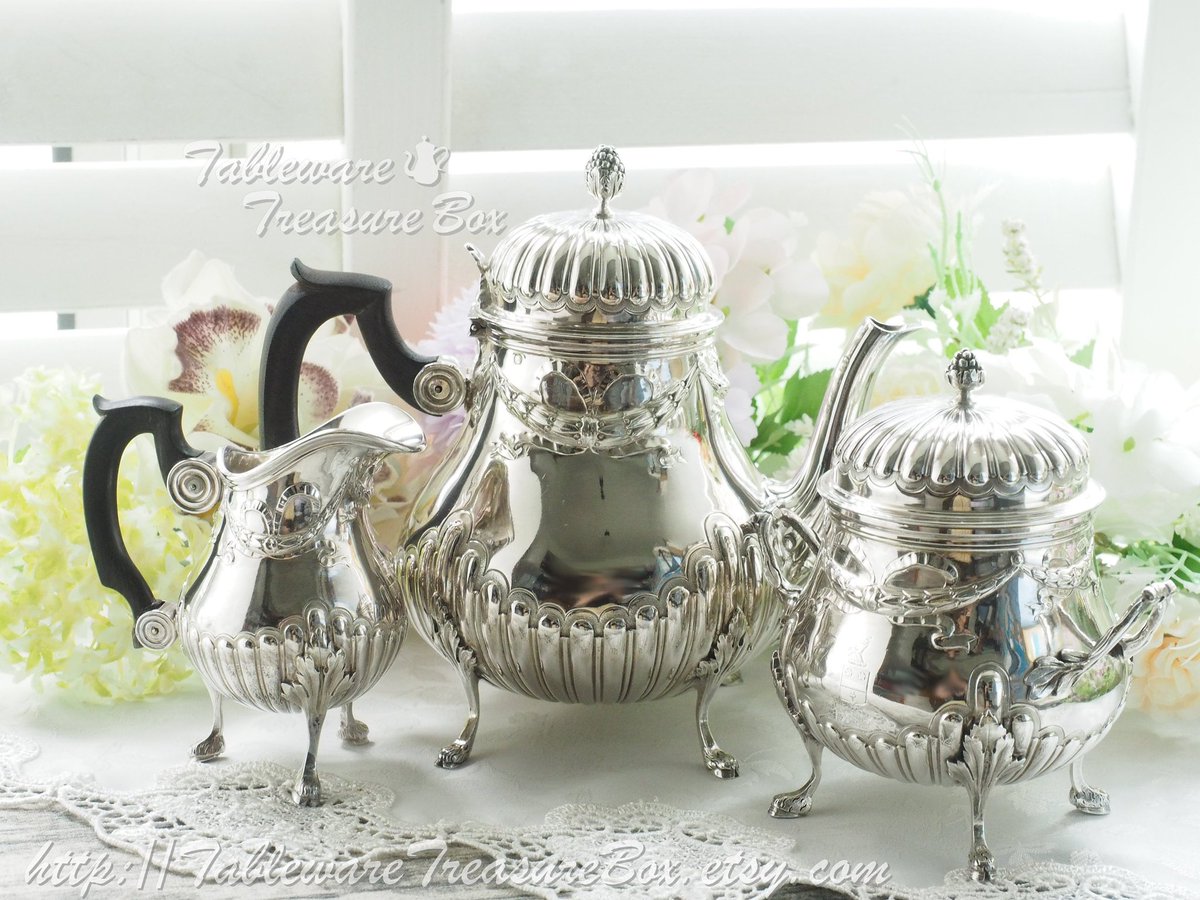Karen_Tableware's tweet photo. France Silver Teapot Set 🎀
https://t.co/uo8wTvkthC

#france
#silver
#茶好連 https://t.co/wSsmkmyizJ