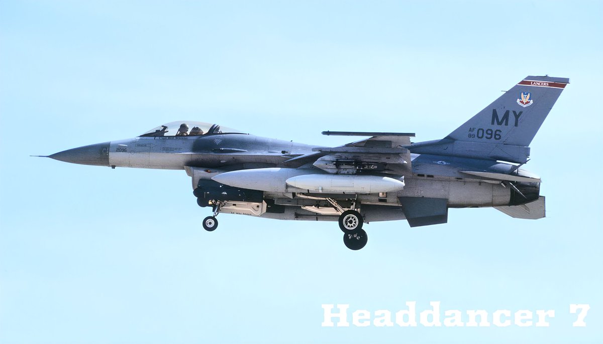 #68の日 NELLIS AFB Nv F-16C 68thFS 347thWg MYrd 89-2096、October 1995 ...