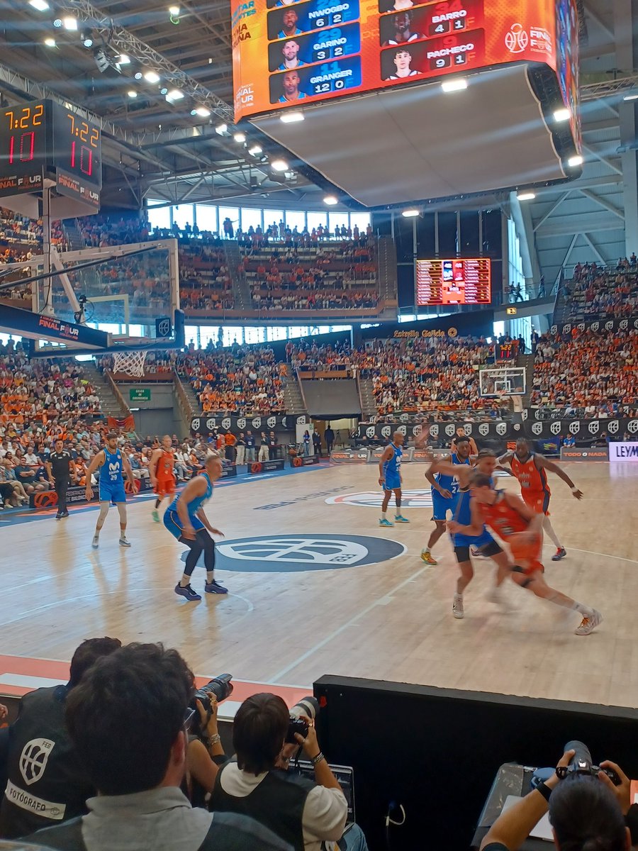 AGR_CH's tweet photo. La última vez que Galicia tuvo tres equipos en ACB fue en la temporada 1993/94. La próxima campaña 2026/27 volverá a tener tres @CBBreogan @OBRADOIROCAB y @basquetcoruna que no pare ahí la fiesta... https://t.co/n7pBorv2TO