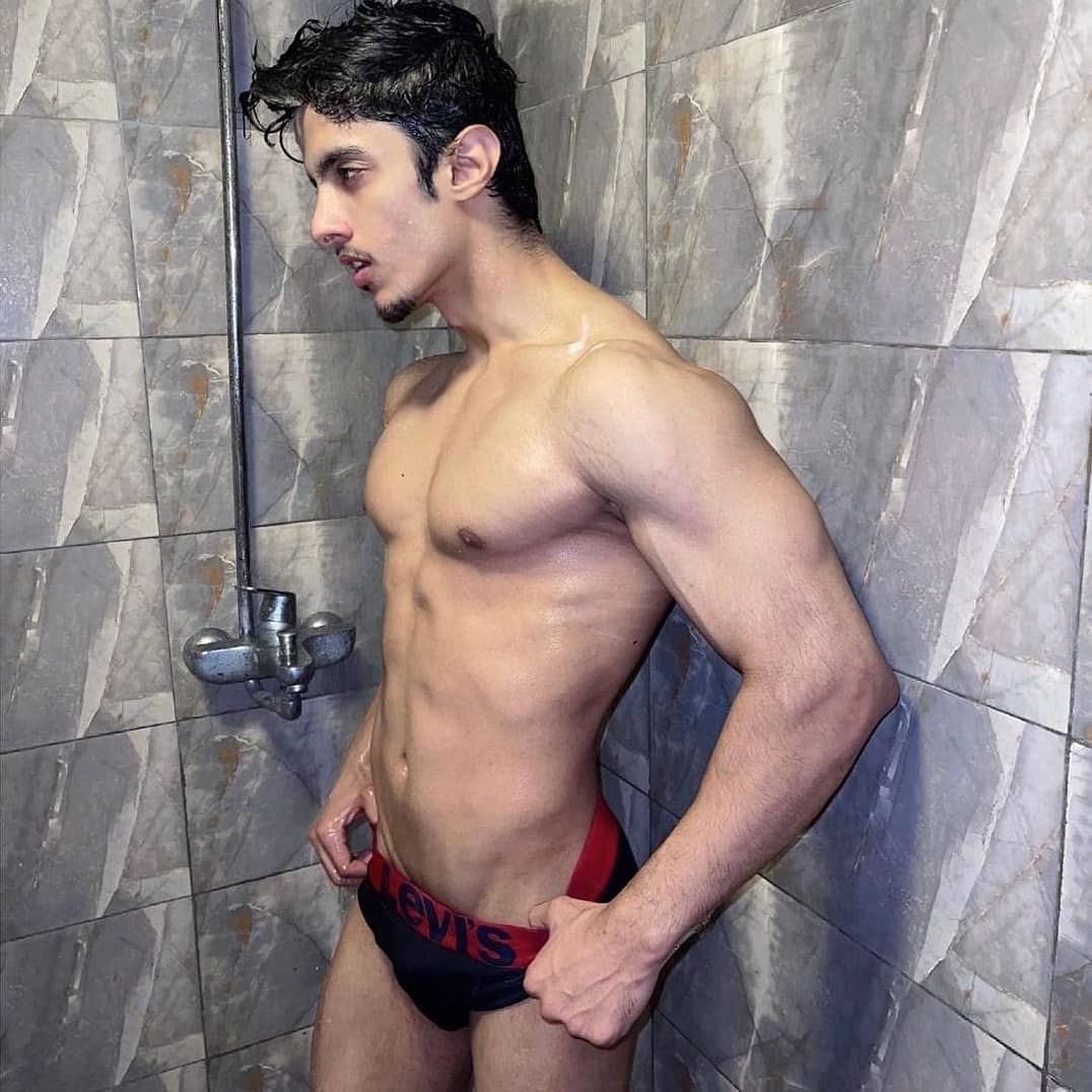 guapos_hombre's tweet photo. #hombresguapos #bellezamasculina #homemtatuado #fitnessmodel #musculacao #malephysique #tatuajes #speedo #bañadorhombre #rowing #beardmuscle #homemgostoso #gymmotivation #aesthetic #shredded https://t.co/e8FXYYfzVQ