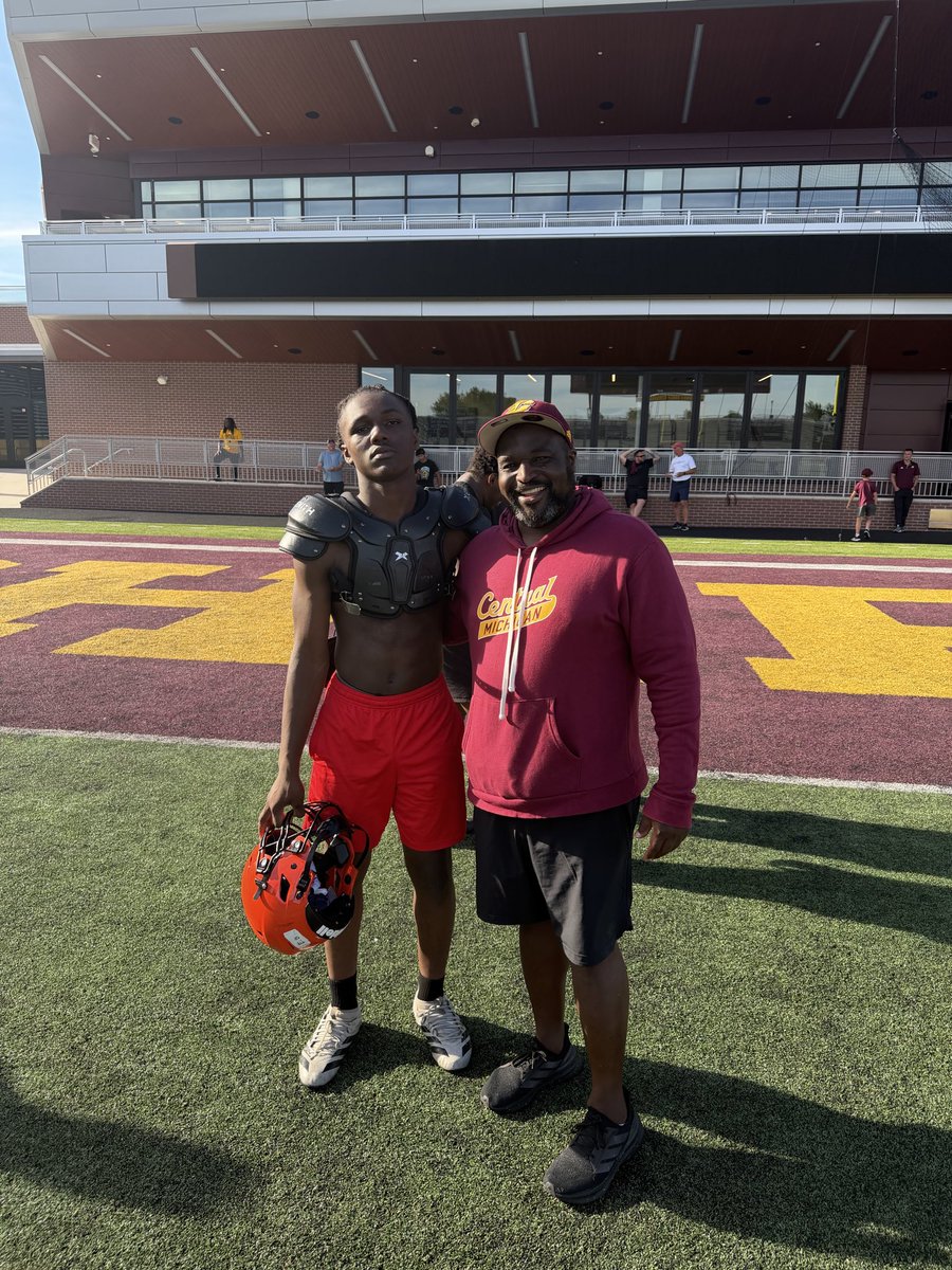 ethan_beach8's tweet photo. Had an amazing day at Central Michigan. Grateful for the opportunity to compete and showcase my abilities in front of so many coaches. Blessed to be able to show my talent.

Go Chippewas🧡
@TheD_Zone @CoachTesfa @MIexposure @CMU_Football @Coach_AMarshall @MaxPreps https://t.co/3N87vuGXxt