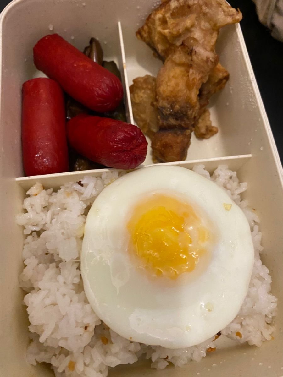 btlfgdm's tweet photo. [ 🍜 ] GOOD MORNING ! 

🤣🤣 INGAT SA MGA MAY PASOK EHEM 

@shinichirame @thtkq @icantavern @unisavrie 

gagaguhin ko sana kayo pero naawa na ako kaya eto baon nyo LOVE NA LOVE NAMIN KAYO MWAHMWAH https://t.co/9Z20UFSheJ